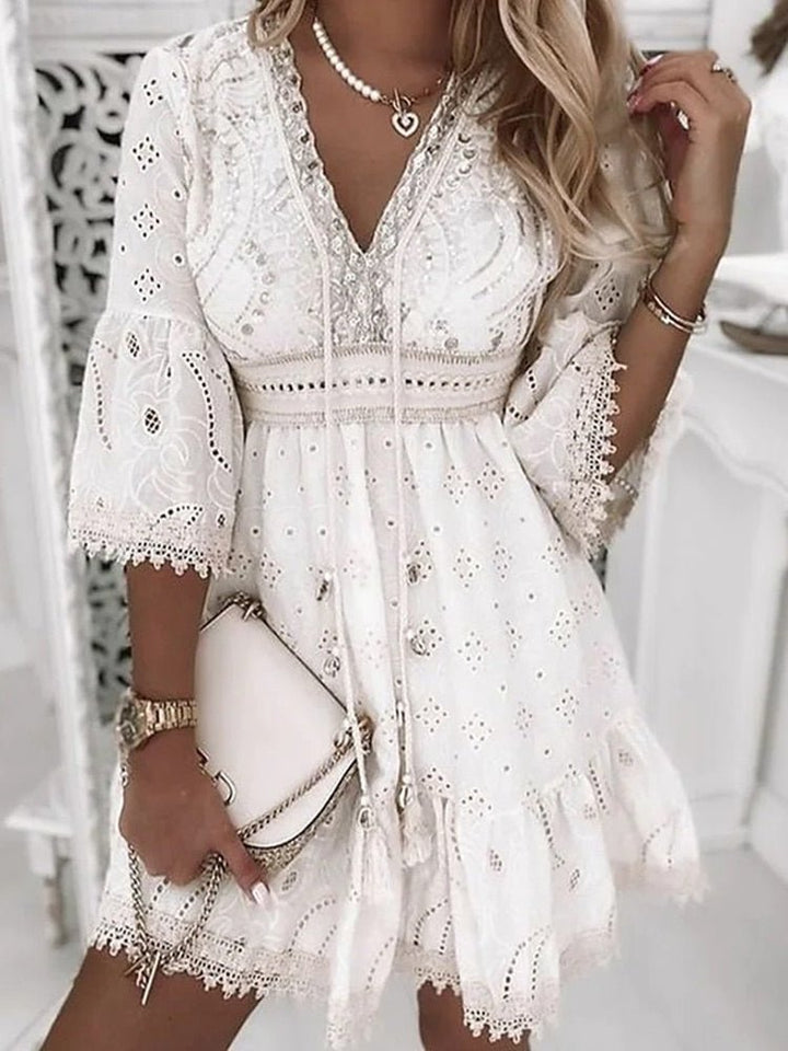 Boho Mini Kjole V-Udskæring A-Linje Blonde Detaljer - White