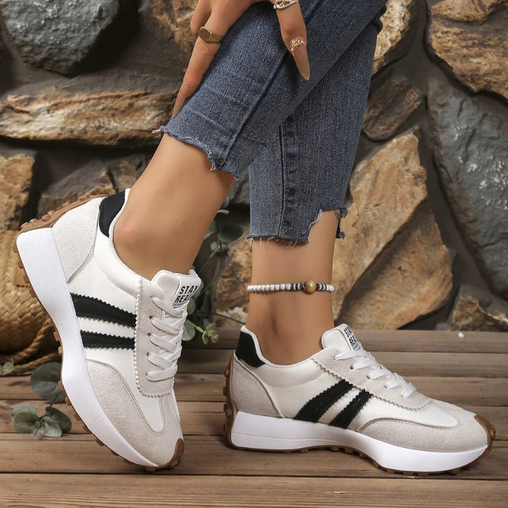 Damers Retro Platform Chunky Sneakers med Snørebånd - White