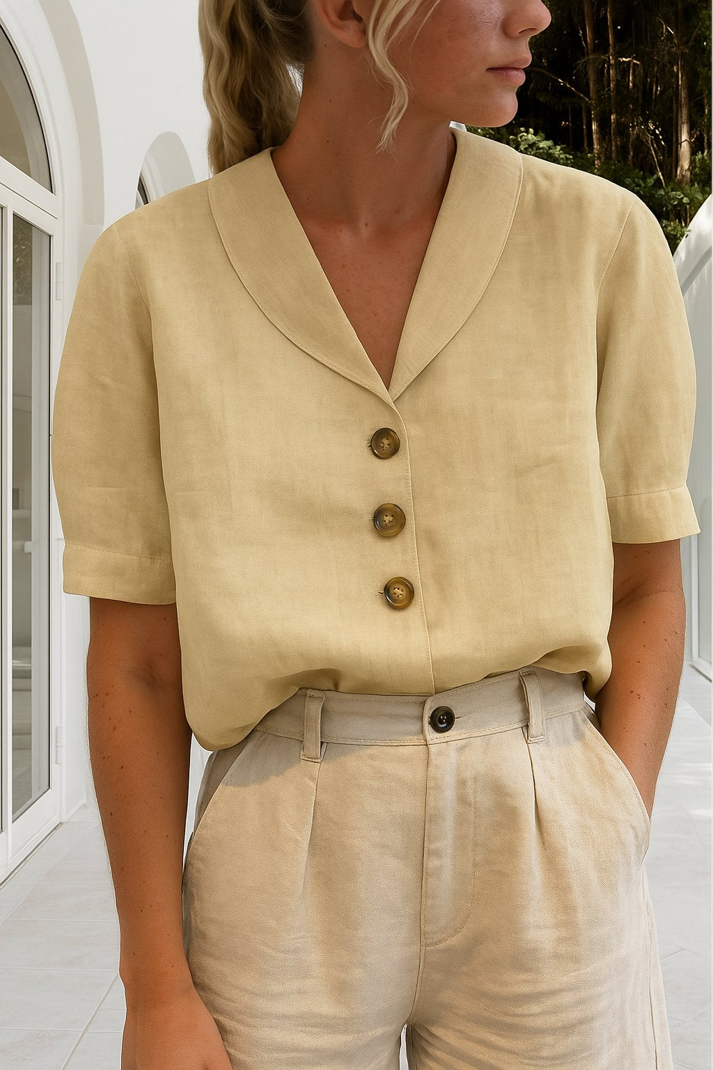 Elegant Bluse med Wrap-Hals og Korte Ærmer - Beige