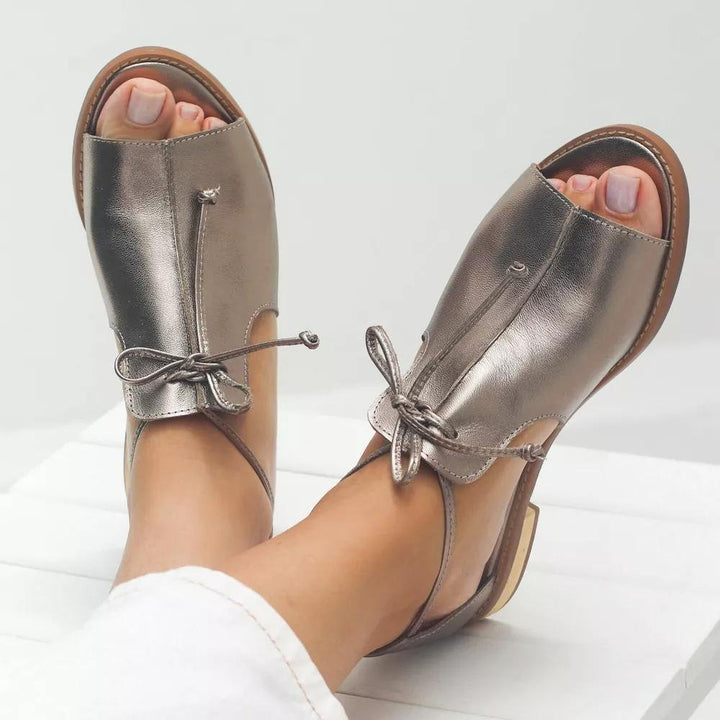 Kvinders Metalliske Peep-Toe Flade Sandaler med Sløjfestrop - Silver