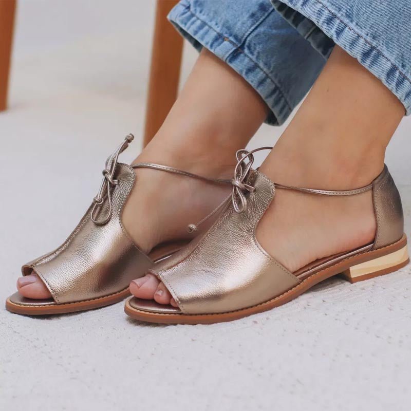 Kvinders Metalliske Peep-Toe Flade Sandaler med Sløjfestrop - Gold